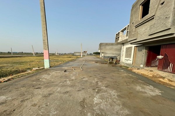 We are offering ,80 sq yards residential plots,in greater Noida ....